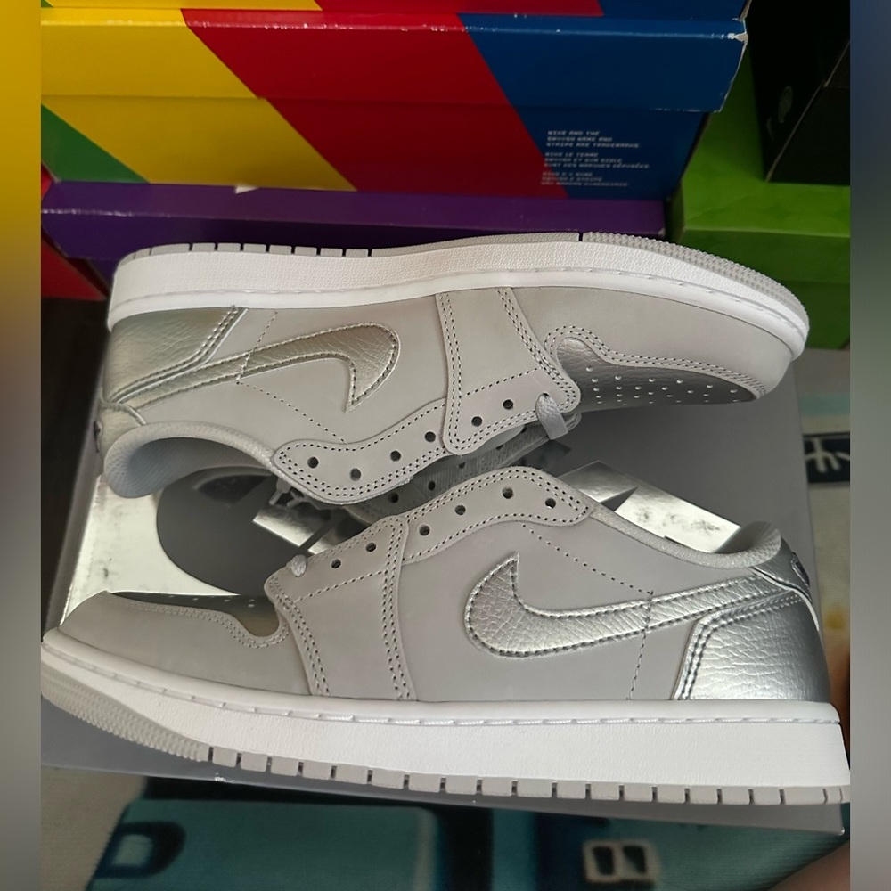 Air Jordan 1 low silver metallic